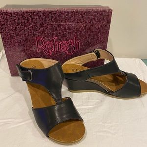 Refresh black wedges 9